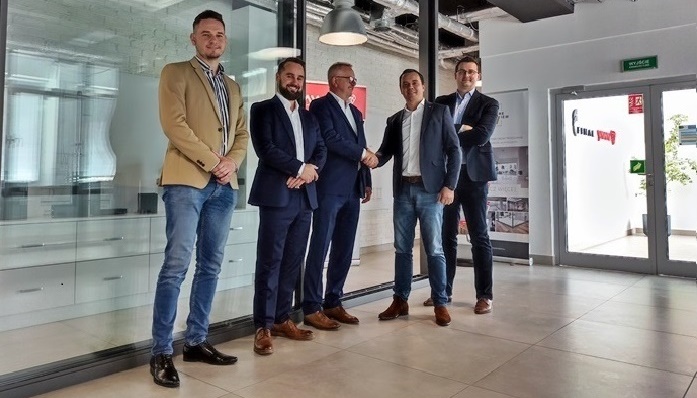 Yawal zaczyna współpracę z firmą Stolbud