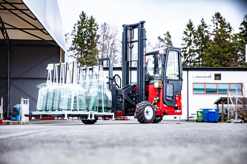 Eko-Okna wybiera podwieszane wózki widłowe MOFFETT