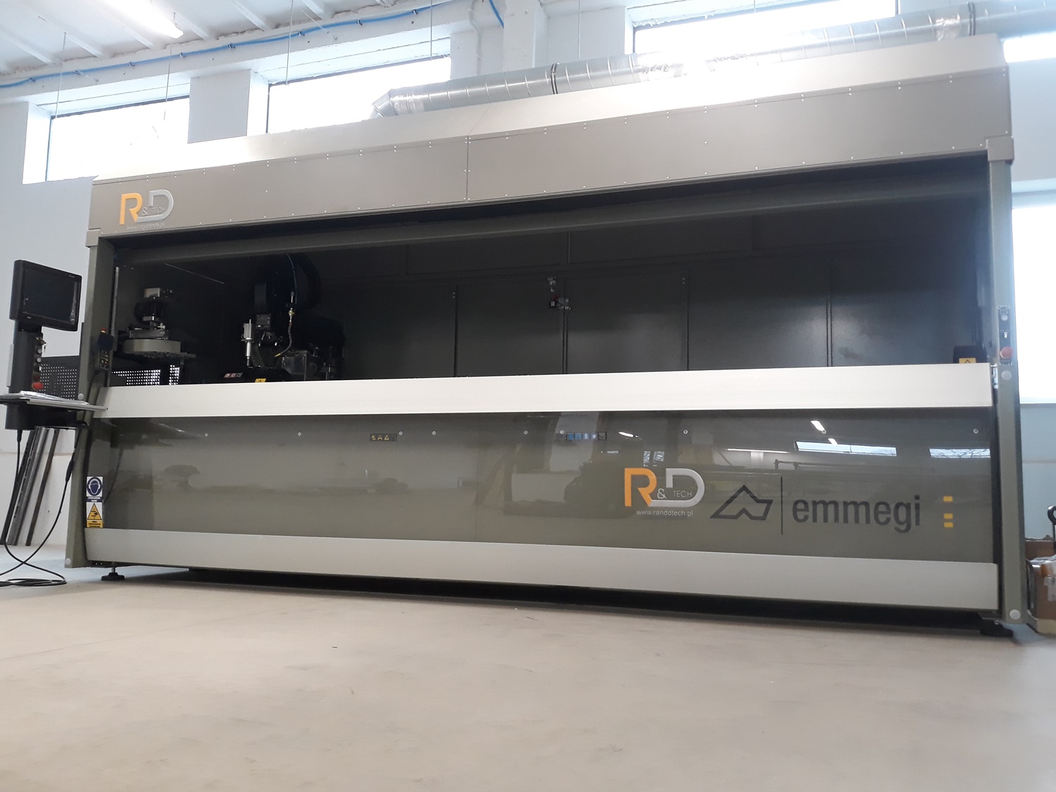 Niezawodne centrum do obróbki profili stalowych od R&D Tech zainstalowane w firmie Otiff Profil. 