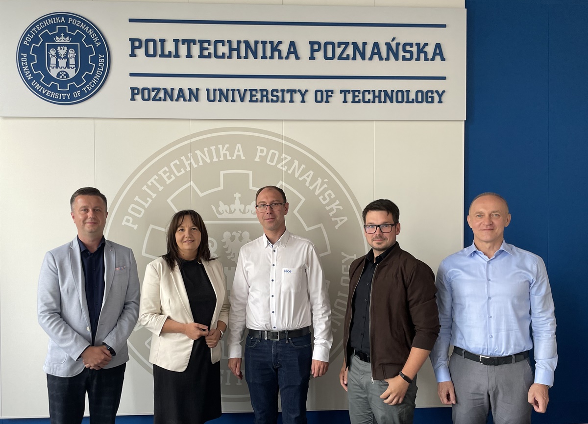 Politechnika Poznańska i Fibaro: Nowe Studia Podyplomowe w Dziedzinie Automatyki Domowej